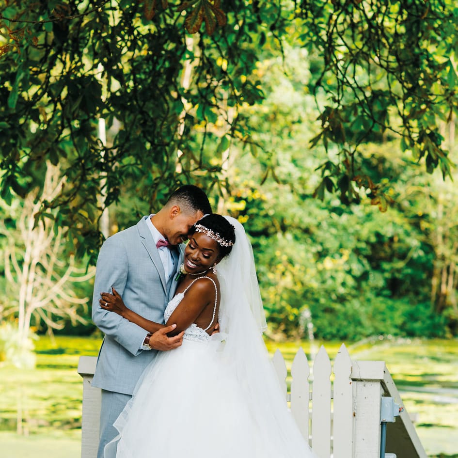 field/seattlebridemag_com_239elwb01_blackmesh_com/2019/image/90a.jpg