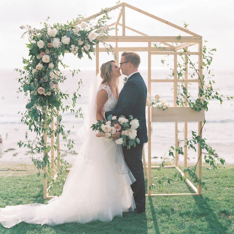field/sandbox_californiaweddingday_com_239elwb01_blackmesh_com/2019/image/32d.jpg